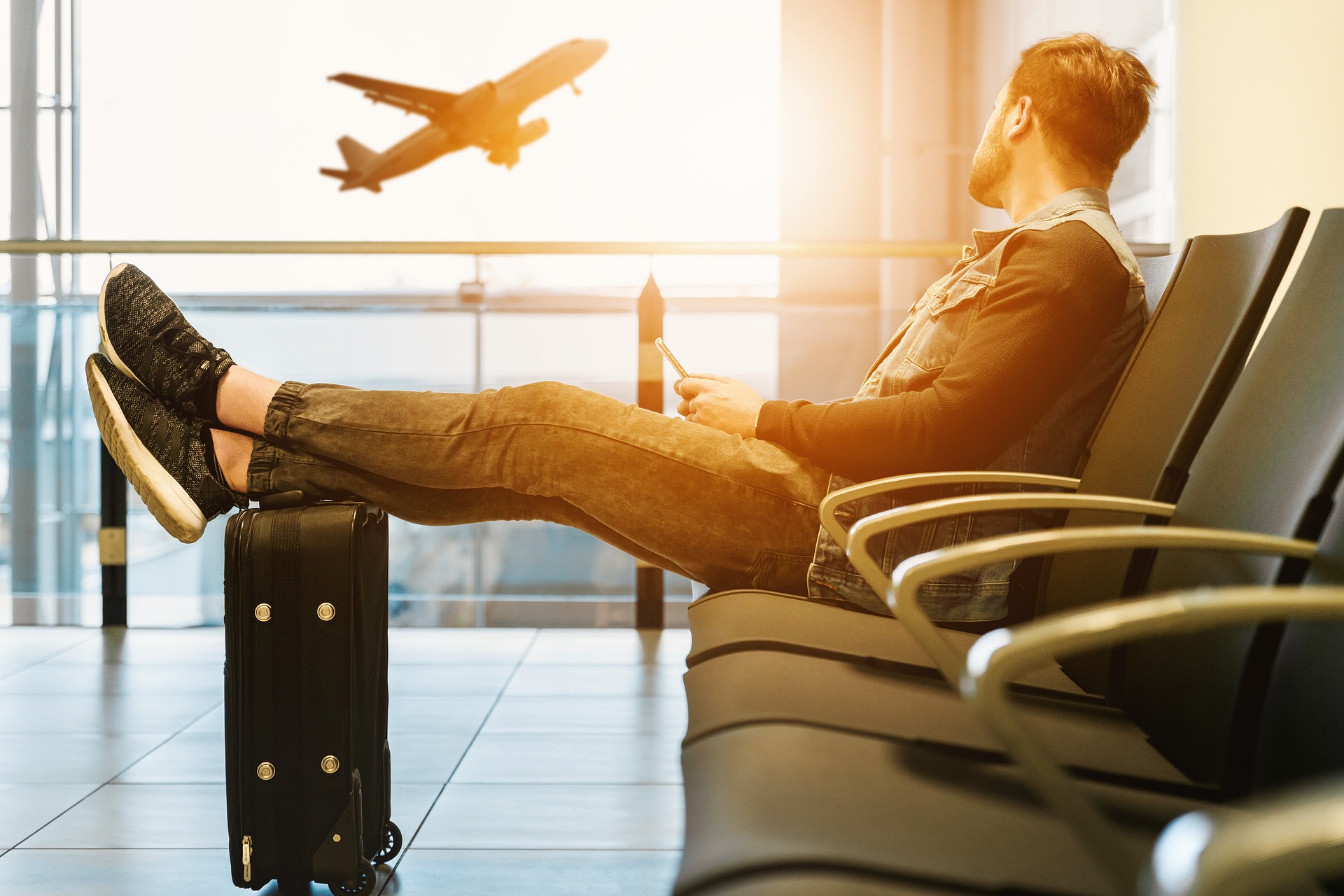 airport-gd0ab4ae1a_1920.jpg