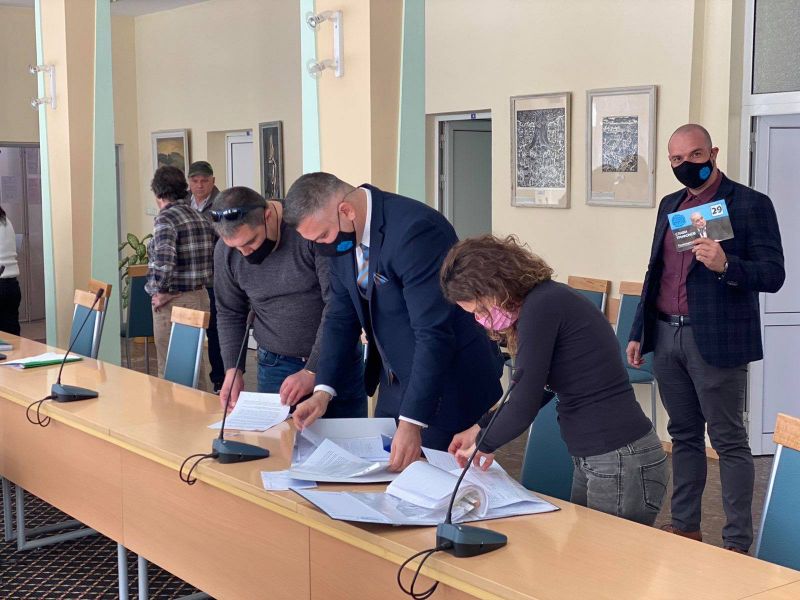 ПП „Има Такъв Народ“ Сливен регистрира застъпниците си за вота на 4 април