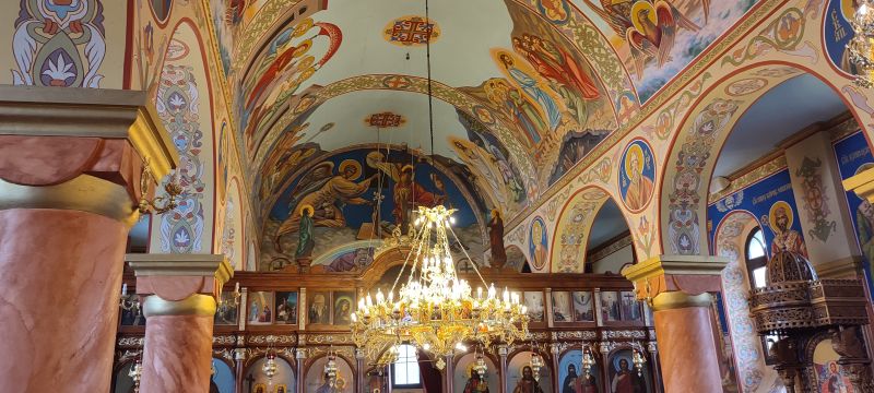 Кандидатите за народни представители от ГЕРБ – Сливен дариха икона за празника на храм „Света Троица“ в село Крушаре