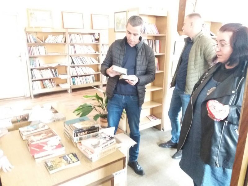 По случай Международния ден на книгата, ГЕРБ – Сливен дари книги на НЧ „Хаджи Димитър 1937“ в града