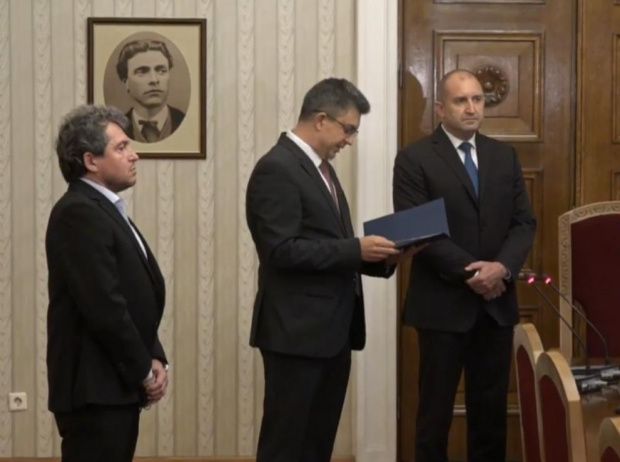 Президентът призова „Има такъв народ“ за конструктивен диалог в парламента по приоритетите в интерес на българските граждани