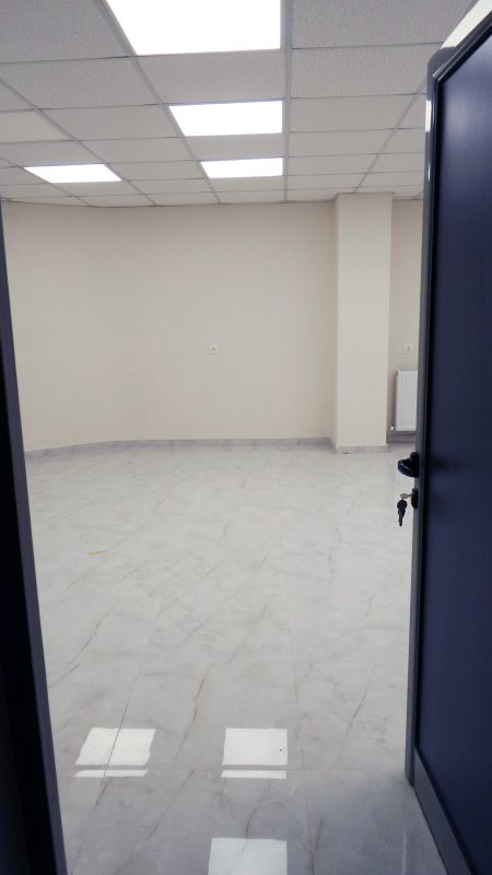 Отдава се под наем помещение 40 кв. м. в медицински център "Св. Иван Рилски" в Сливен