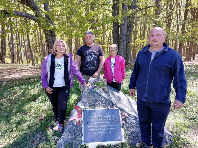 Възстановиха паметната плоча на Иларион Драгостинов в Сливенския балкан