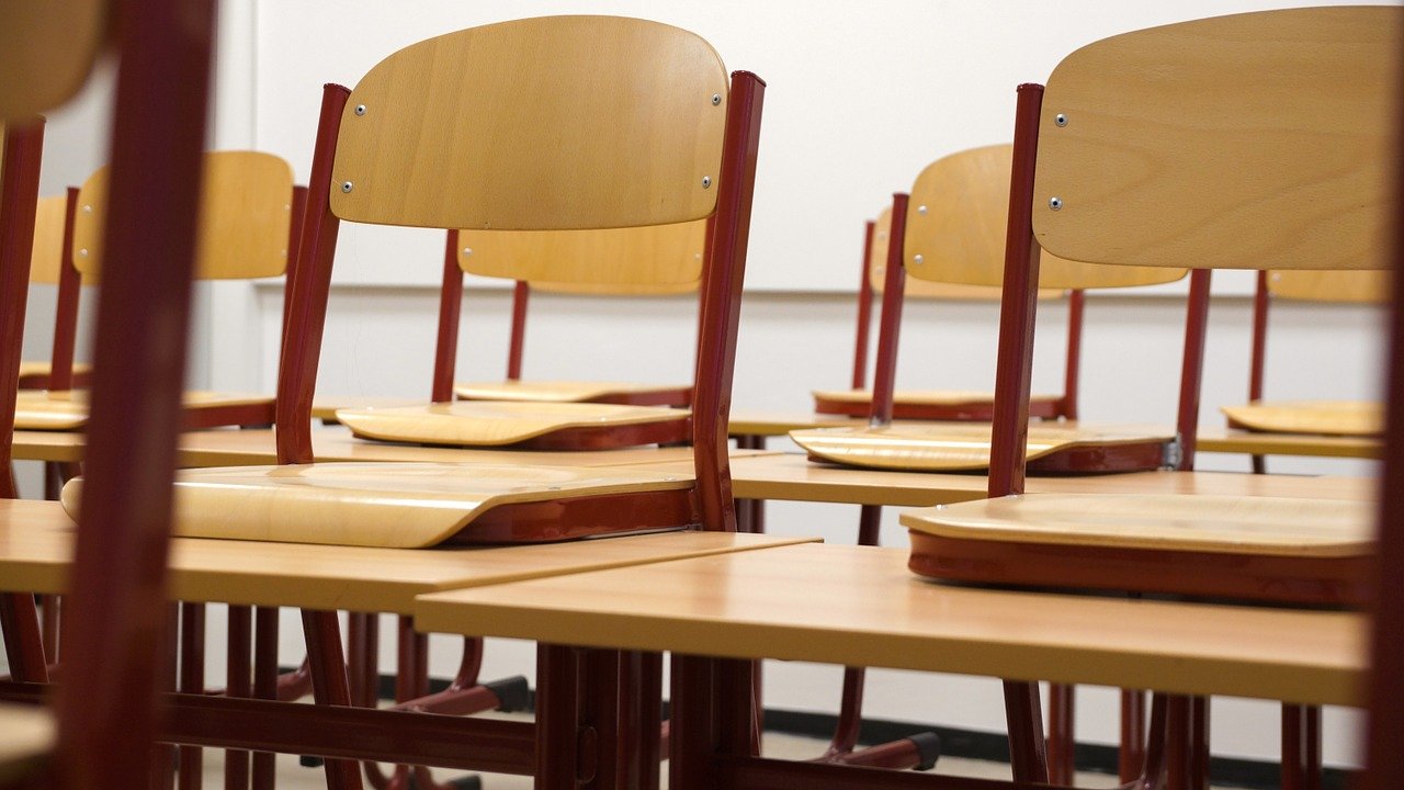 classroom-g0b4c4868c_1280.jpg