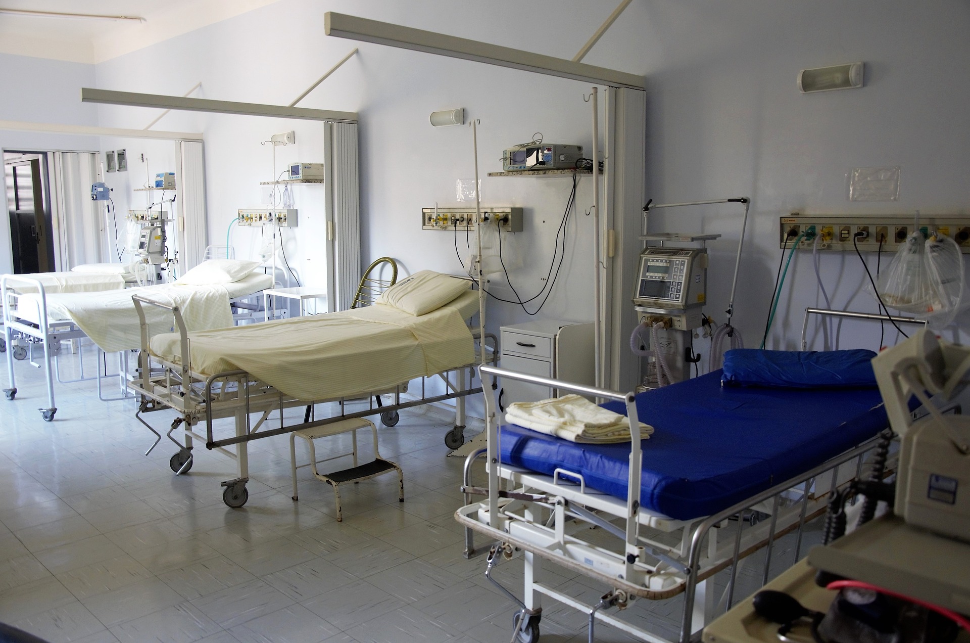 hospital-g09e034d9a_1920.jpg