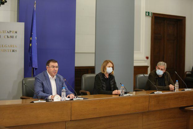 Считано от 1 ноември всеки общопрактикуващ лекар ще получава 1000 лв. за проследяване на граждани, при които е установен COVID-19. 