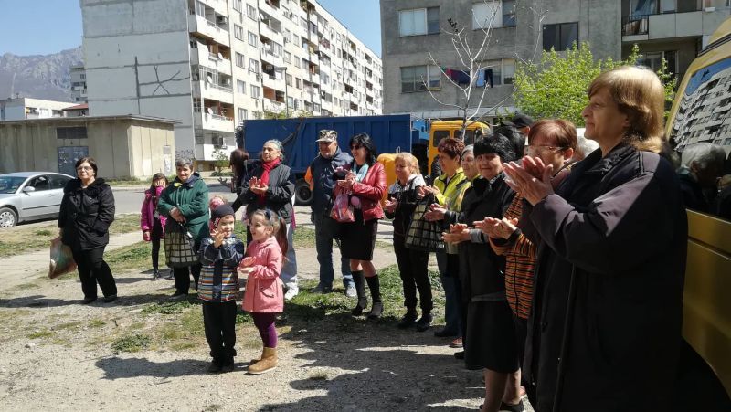 Строителни площадки за саниране на още два жилищни блока бяха открити днес