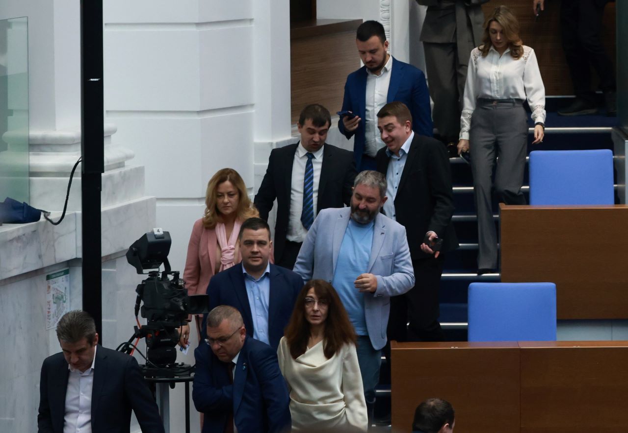 orig-orig-deputatite-izlizat-vyv-vakanciia.jpg
