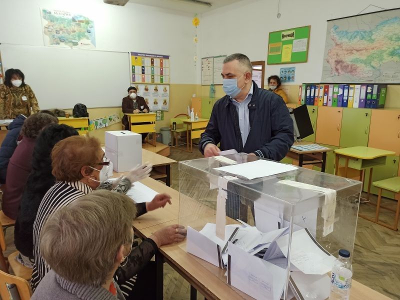 Кметът на Сливен Стефан Радев: Гласувах да продължи икономическото развитие на България