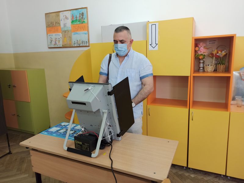 Стефан Радев: Гласувах за демокрацията, за разум и отговорност в политиката 