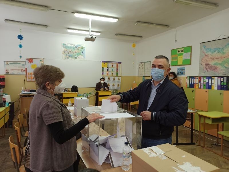 Кметът на Сливен Стефан Радев: Гласувах да продължи икономическото развитие на България