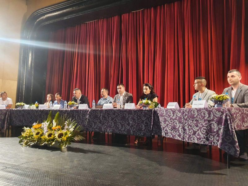 ПП 'Има такъв народ'-Сливен и други експерти на партията на среща с граждани-29.06