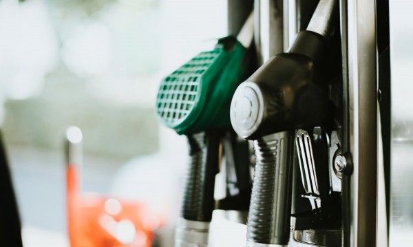 Цените на бензина тръгват нагоре дни преди голямото пътуване за Великден