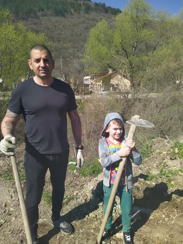Засадиха “Малка гора” в памет на Атанас Скатов