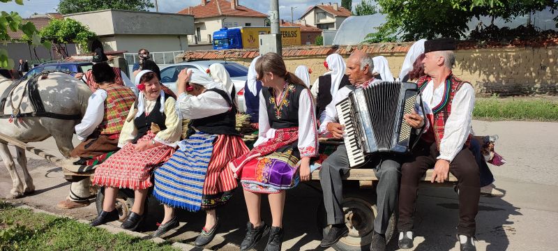 Кандидати за народни представители от ГЕРБ присъстваха на автентичния ритуал „Жътва” в село Тополчане
