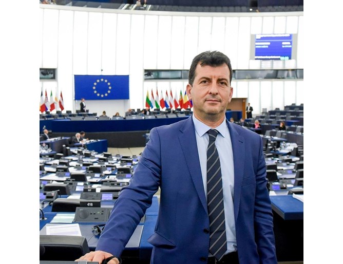 Адемов_photo.jpg