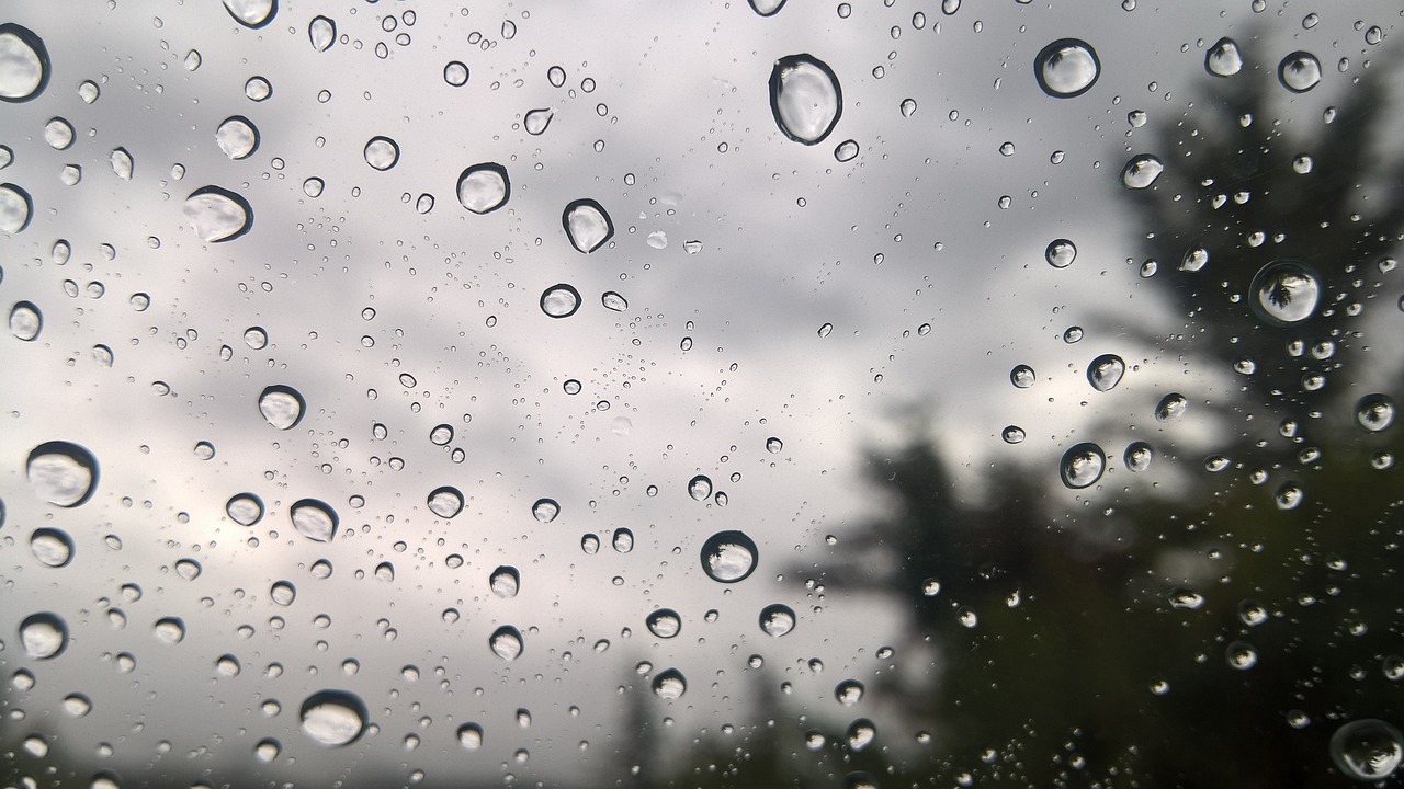 rain-drops-on-window-1827098_1280.jpg