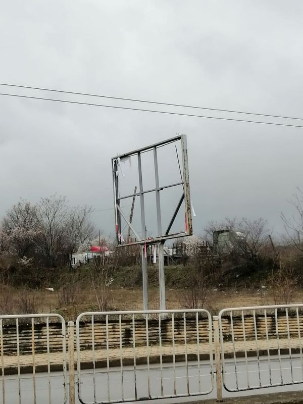 Вандали посегнаха на рекламен билборд на БСП в Сливен