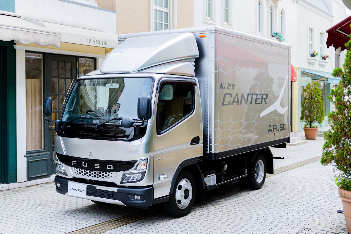 4.New FUSO Canter.jpg