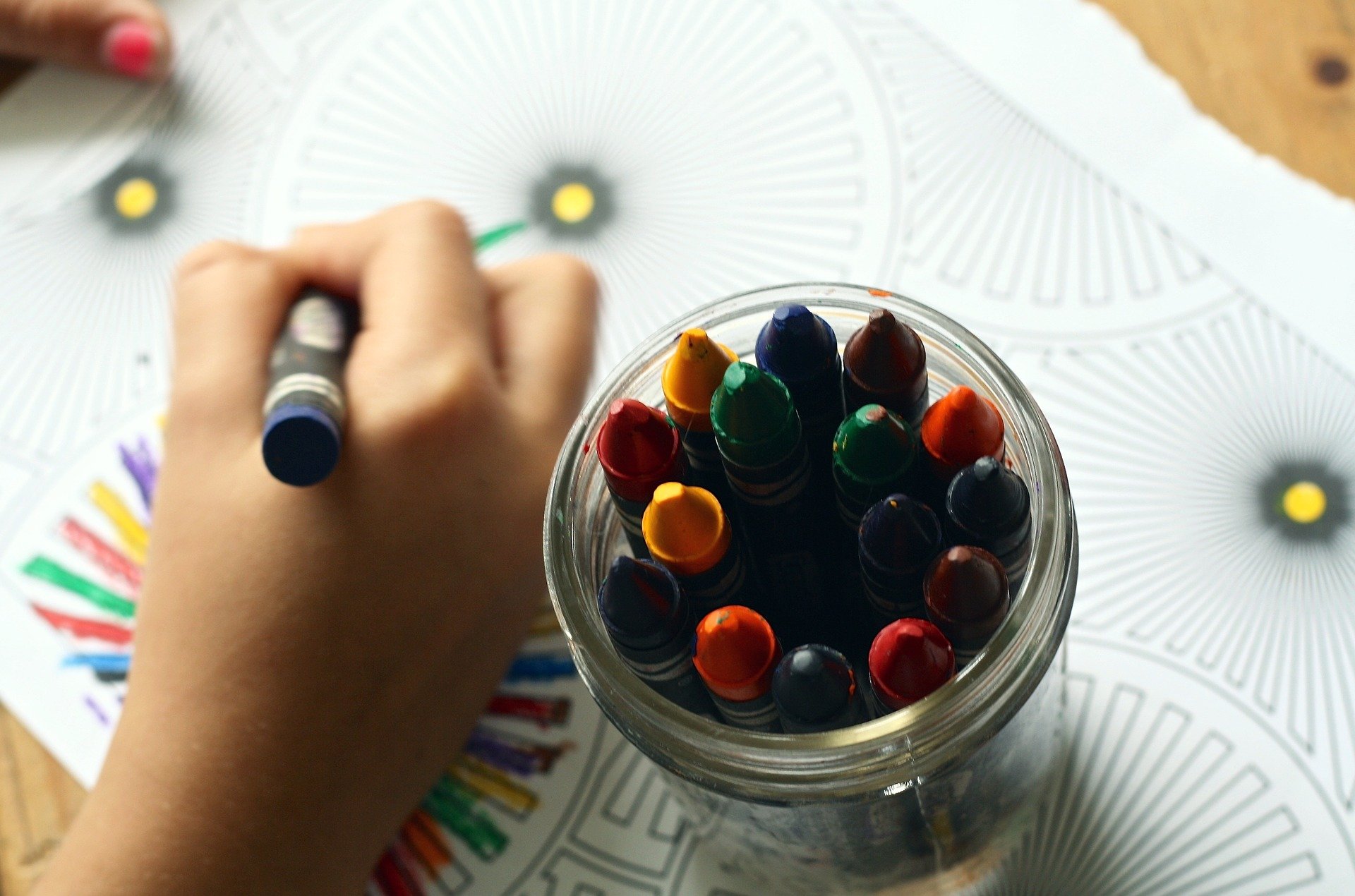 crayons-gc49713faf_1920.jpg