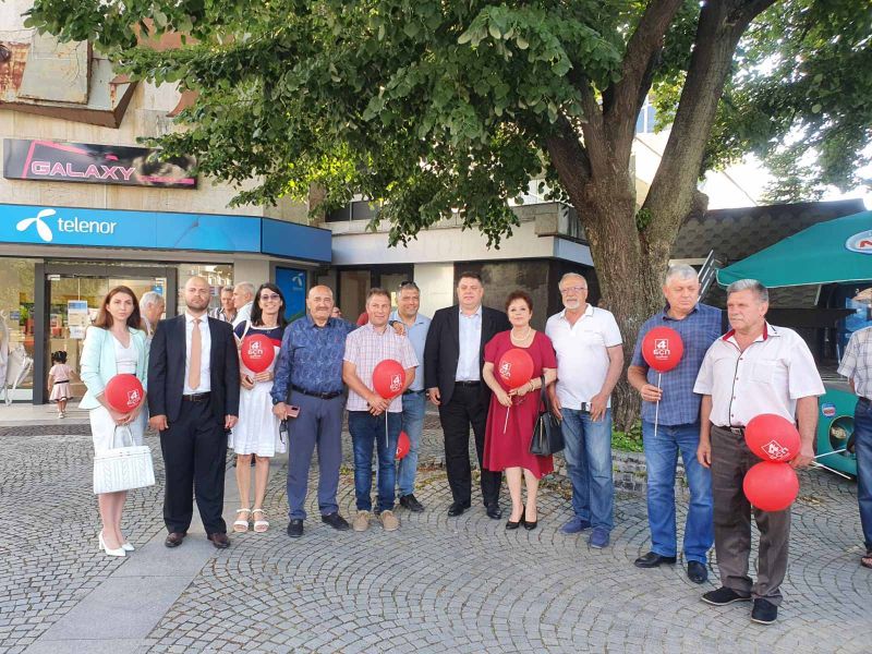 Част от кандидатите за народни представители на БСП-Сливен с Асен Гагаузов, Атанас Делибалтов и други видни социалисти