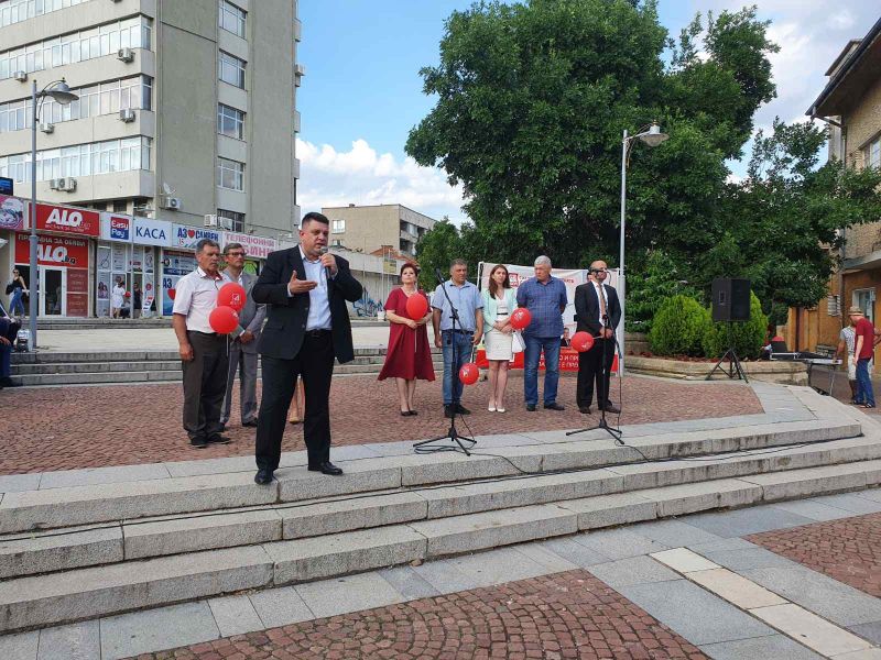 Атанас Зафиров с част от кандидатдепутатската листа