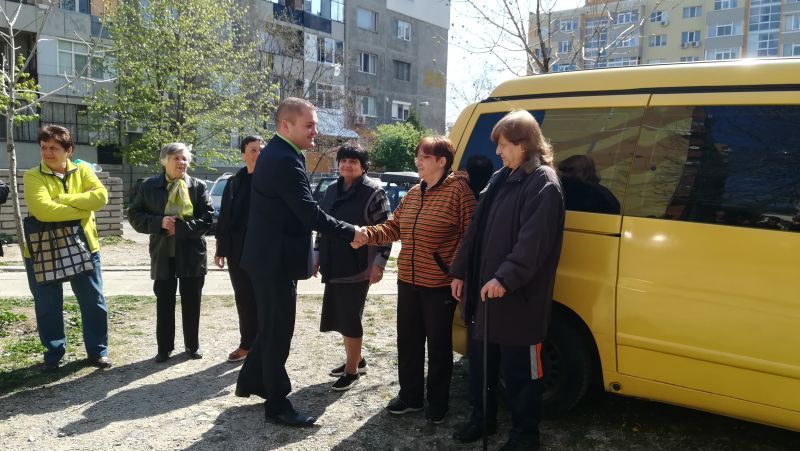 Строителни площадки за саниране на още два жилищни блока бяха открити днес
